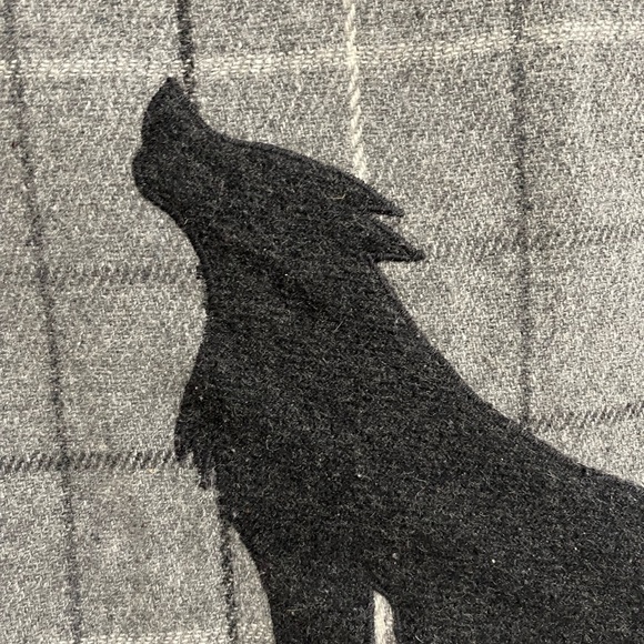 Wool wolf pillow cover with zipper. - Picture 2 of 4